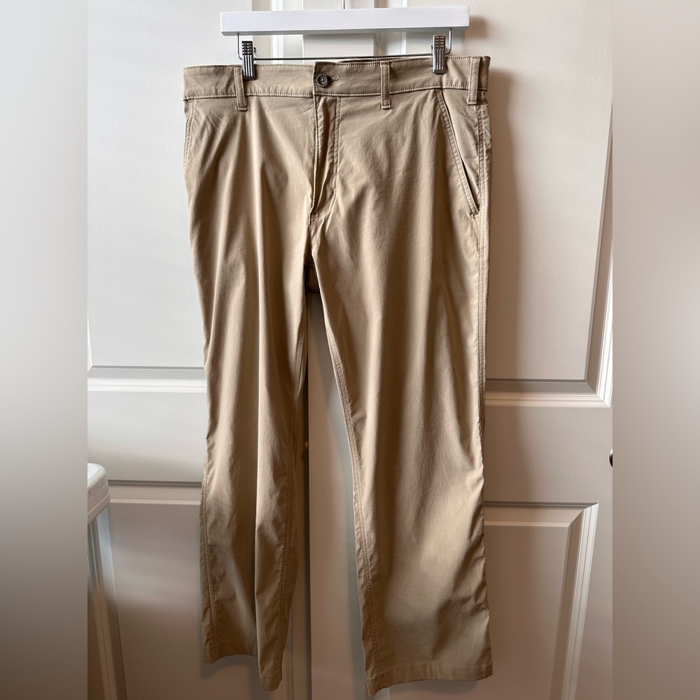Eddie Bauer Travex men’s pants sz 38x30 khaki 4 pockets 2 zippers EUC